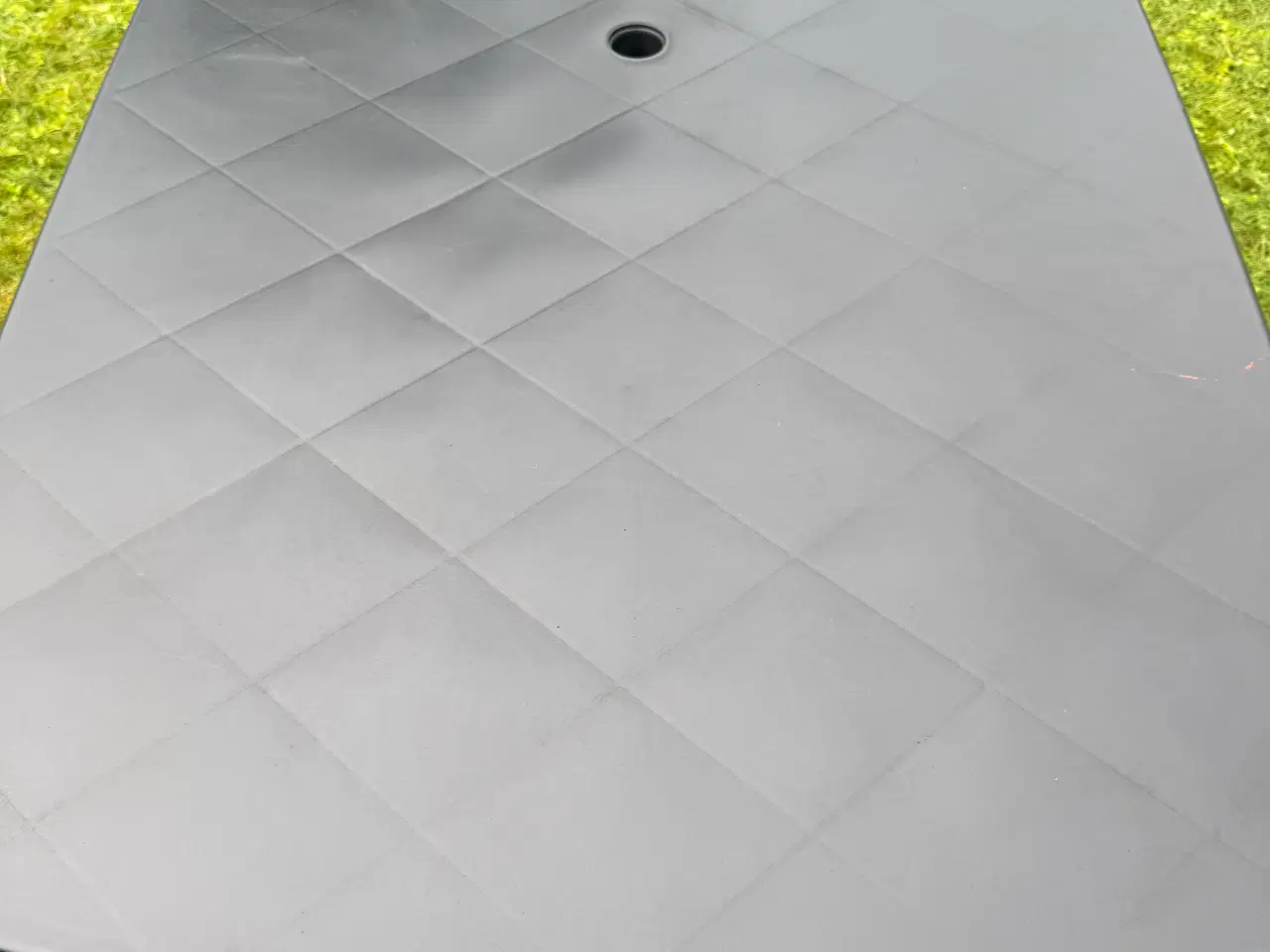 Billede 1 - Robust og Pænt Sort Havebord