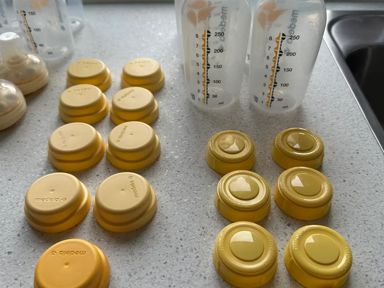 Billede 3 - Medela sutteflasker inkl calma suttehoveder