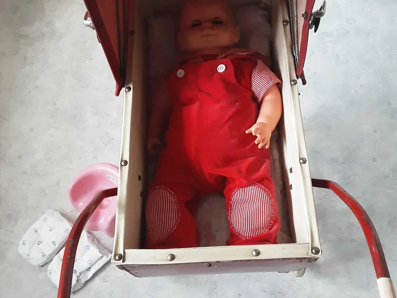 Billede 5 - Retro rød dukke barnevogn med retro babydukke.