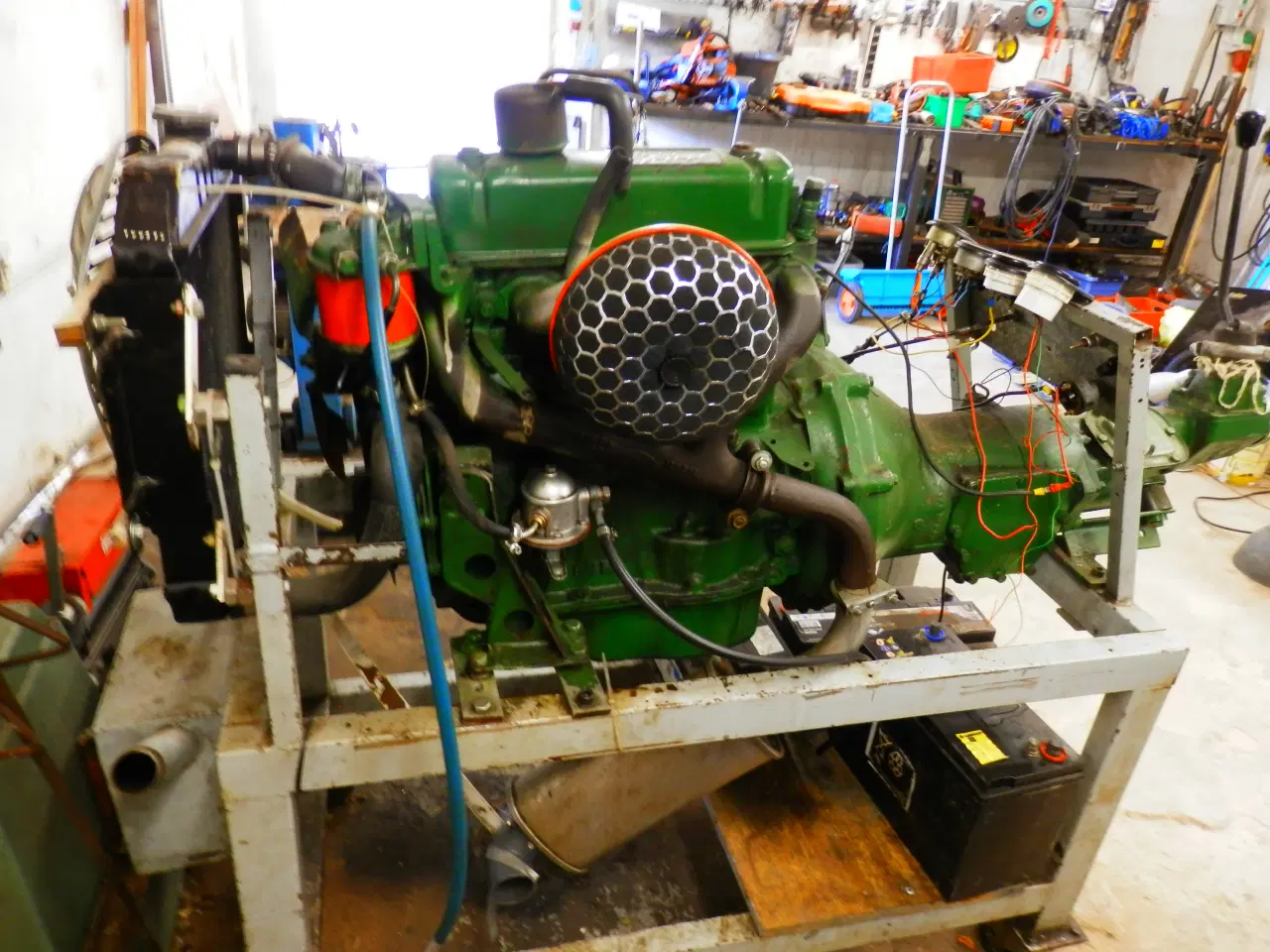 Billede 2 - Gammel bilmotor