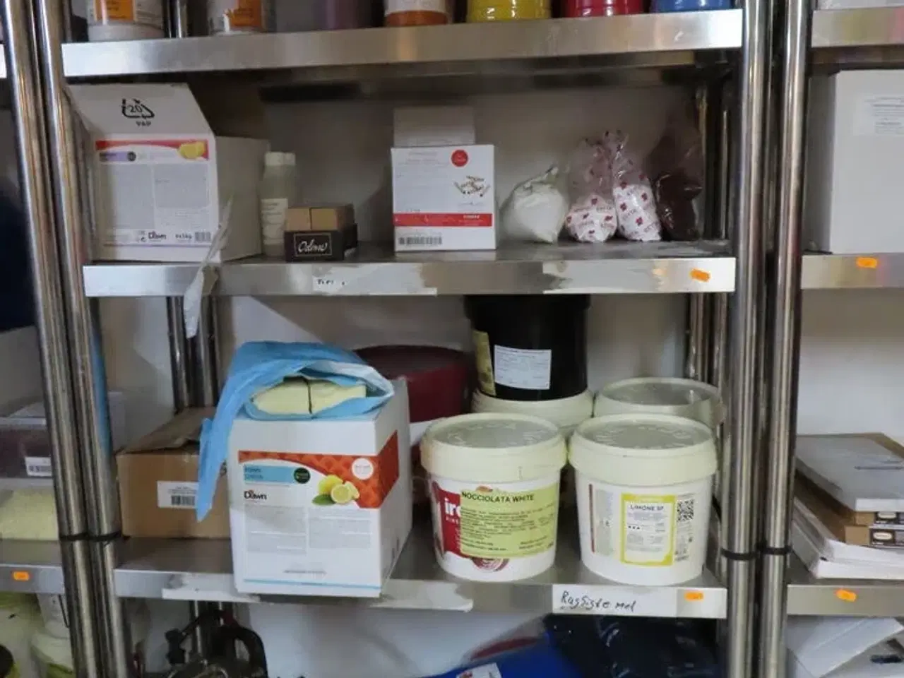 Billede 6 - Div. reoler med indhold