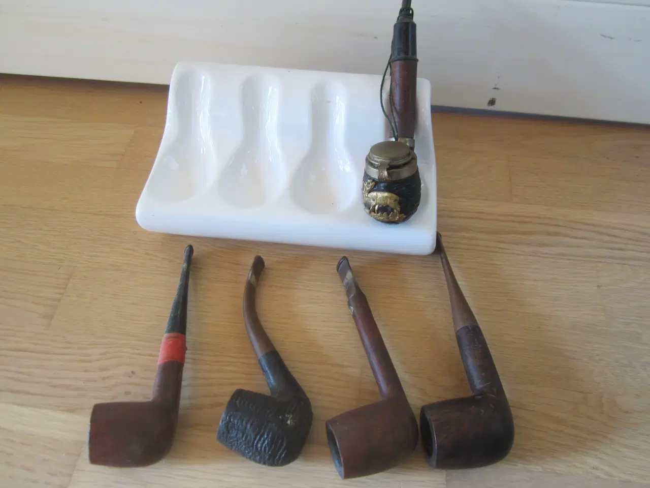 Billede 5 - Meget flot pibeholder i porcelæn m godt brugte pib