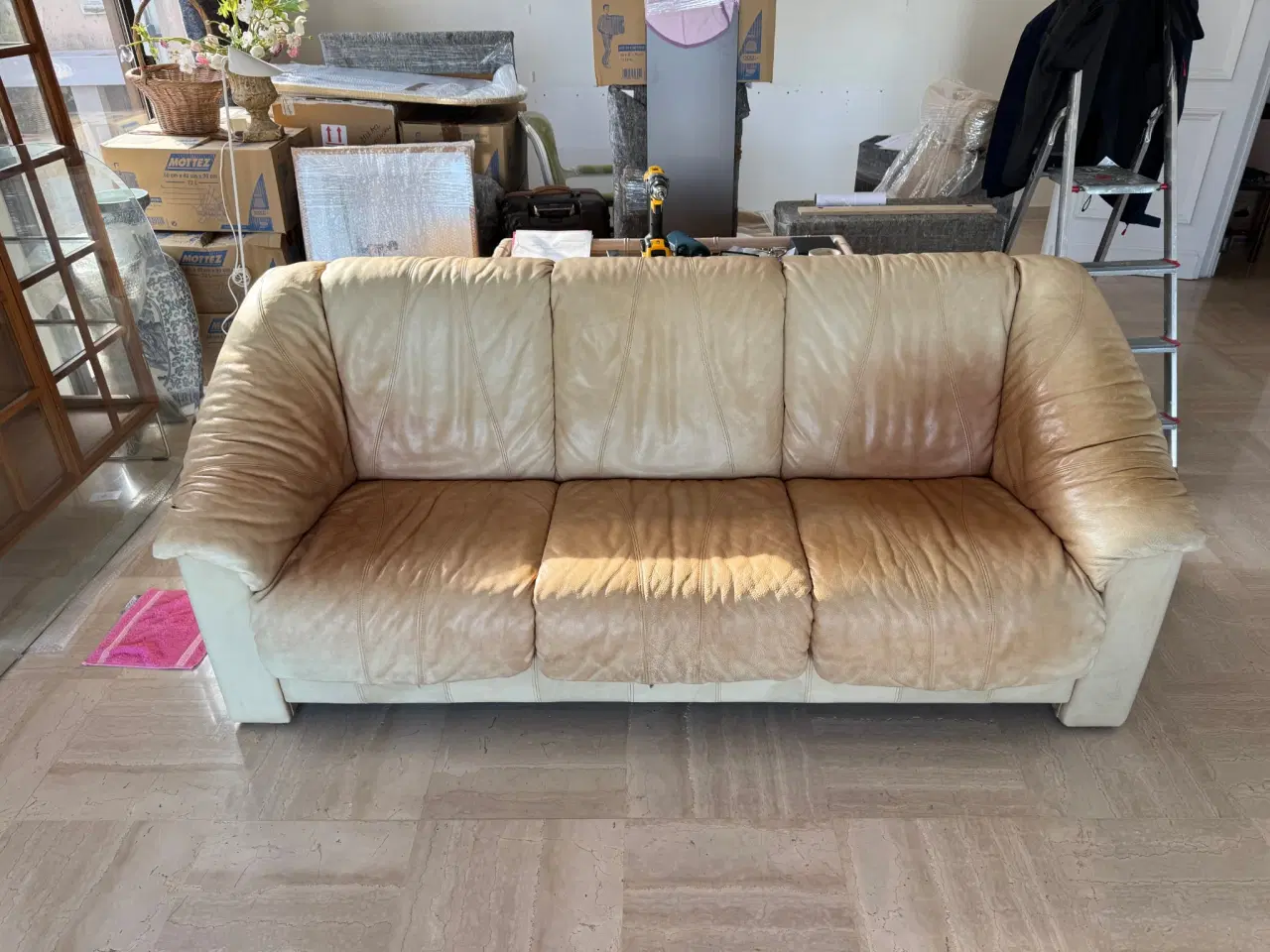 Billede 1 - Lædersofa med Fed Patina – Perfekt til Stuen eller