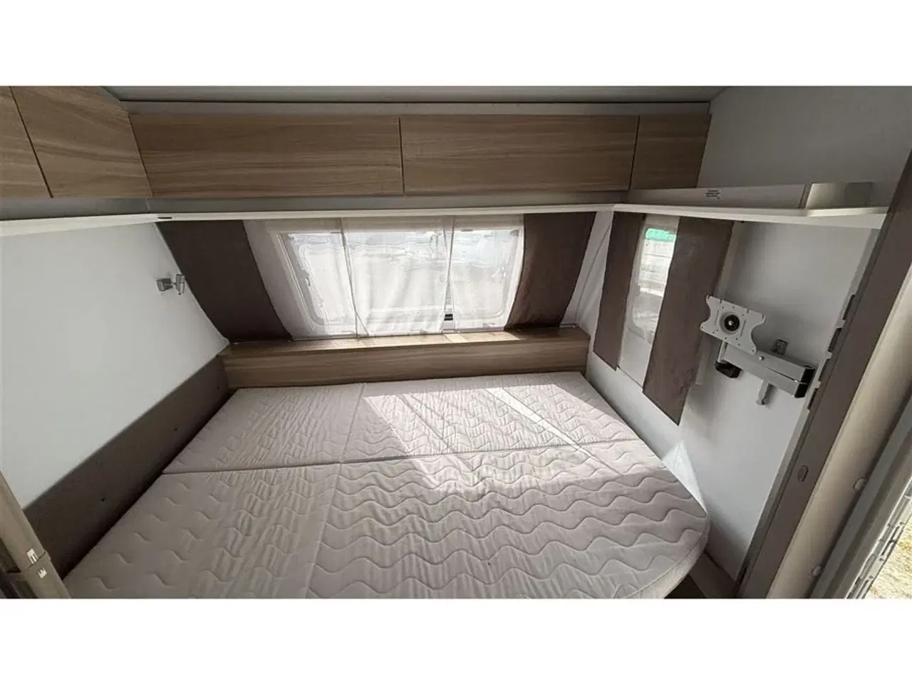 Billede 9 - 2016 - Adria Altea 552 PK   3 køjer, meget pæn og velholdt