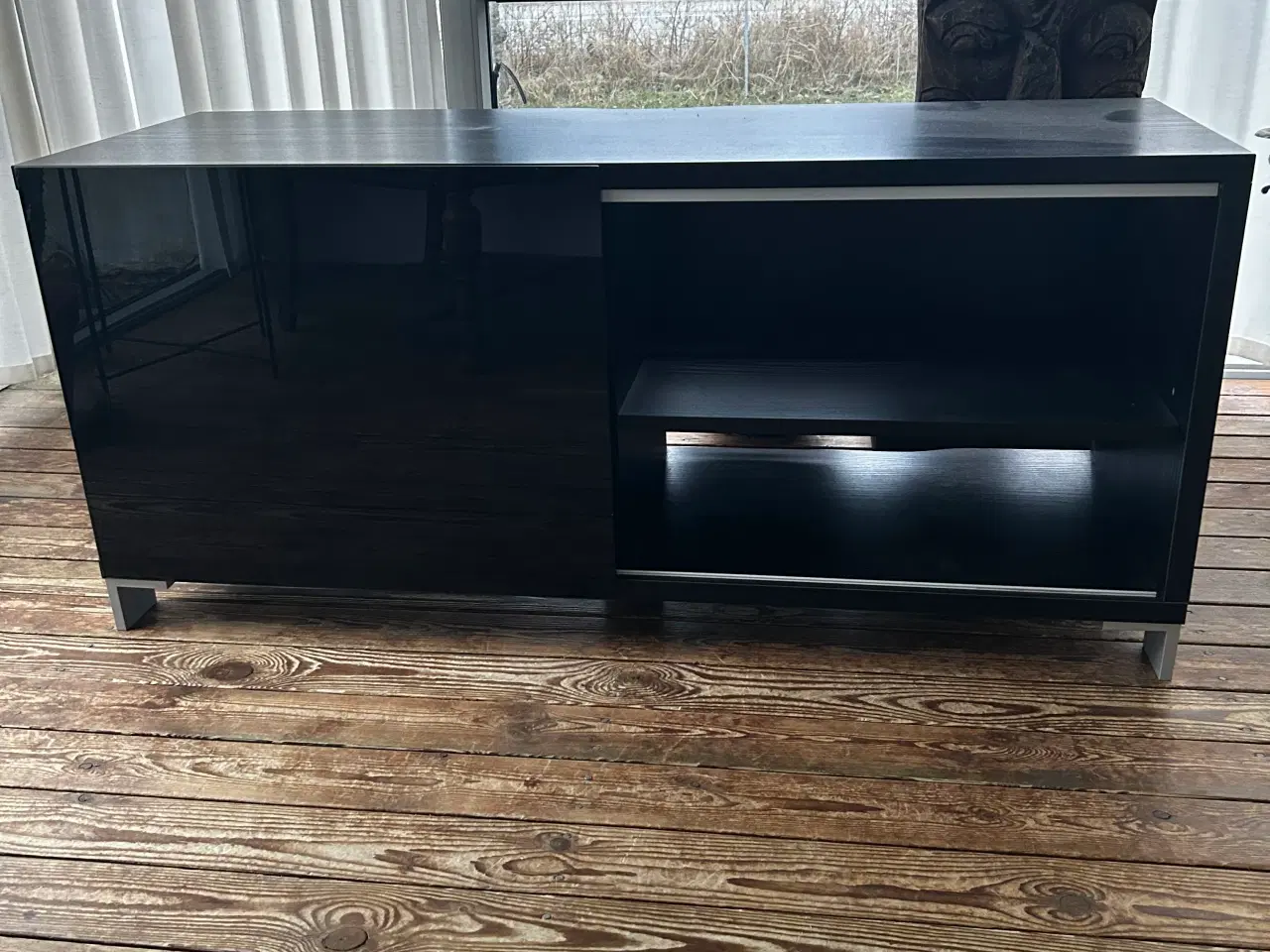 Billede 1 - TV bord med glas låge