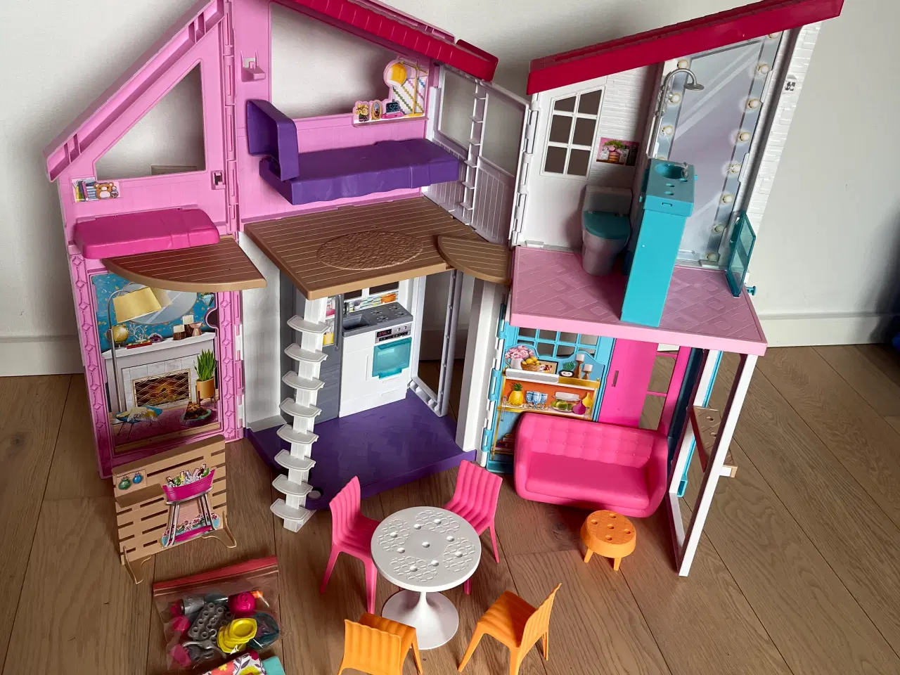 Billede 2 - Barbie hus 