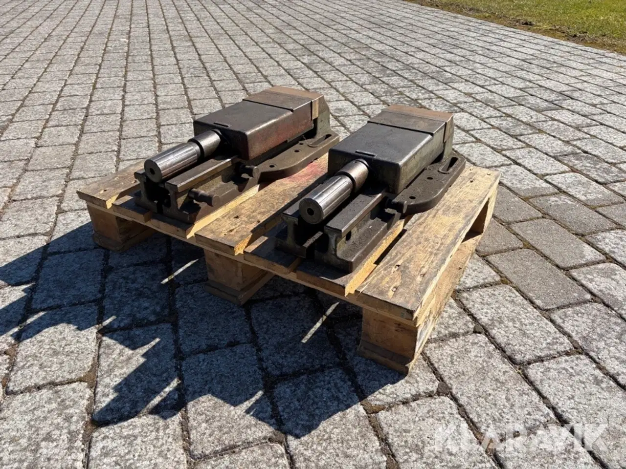 Billede 1 - Maskineskruestikke uden Palle 2 styk.