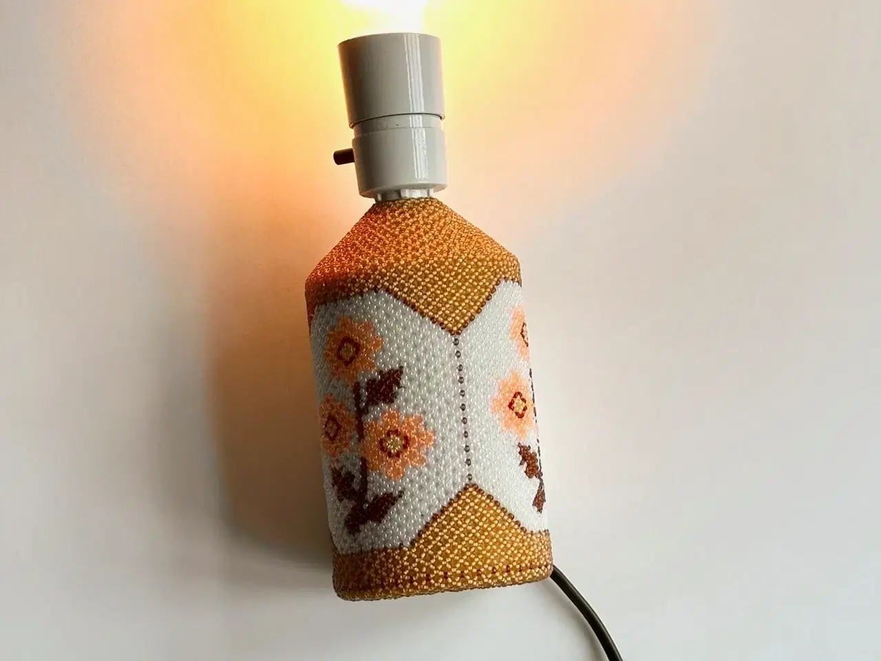 Billede 1 - Perlesyet bordlampe