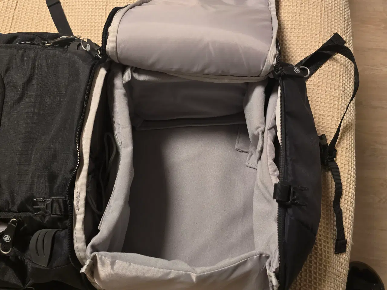 Billede 8 -  Sort Packsafe rygsæk