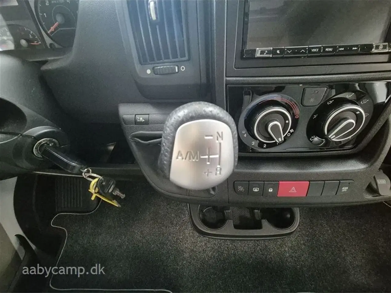 Billede 7 - 2019 - Carado T 447   Automatgear. solcelle. 95Ah batteri. 1500w inverter. Markise. undervognsbehandlet.  Fuld service. tandrem skiftet i 2025. Kun 47,000 Km!!!