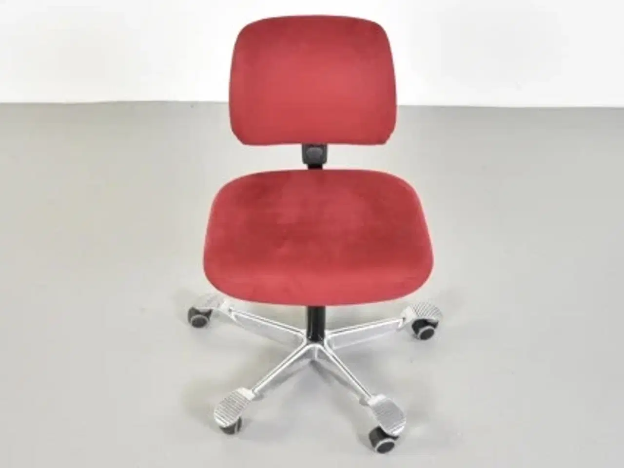 Billede 5 - Häg credo kontorstol med rødt polster og blankt understel