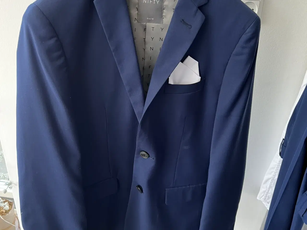 Billede 1 - Jakkesæt til evt konfirmation