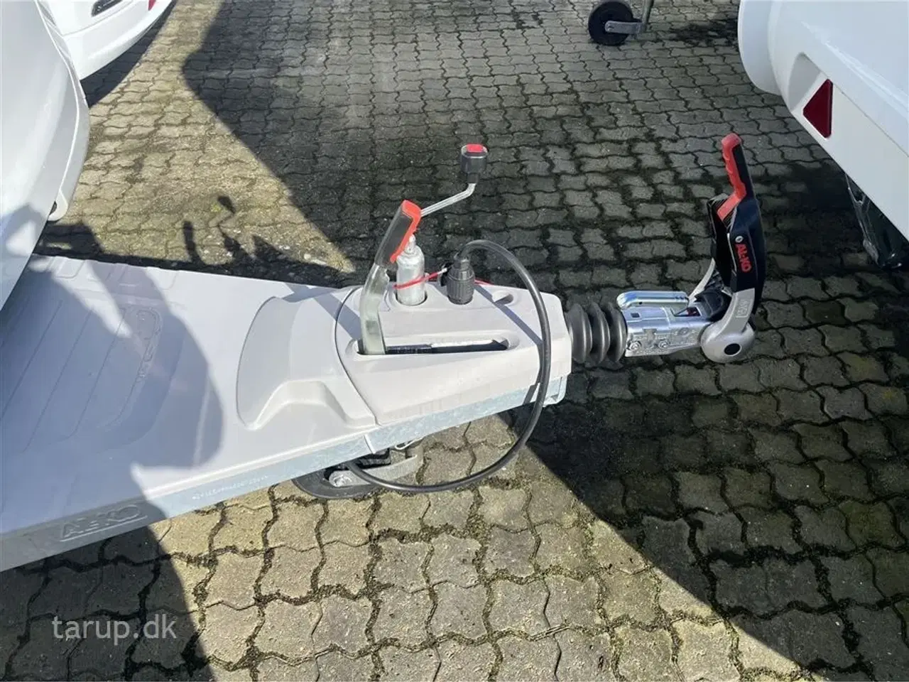 Billede 4 - 2026 - Adria Altea 362 LH   Enkeltsenge m/udtræk, rundsidde-gruppe, panorama vindue, el-gulv-varme, TV-holder,  stort 142 l. køleskab/ fryser