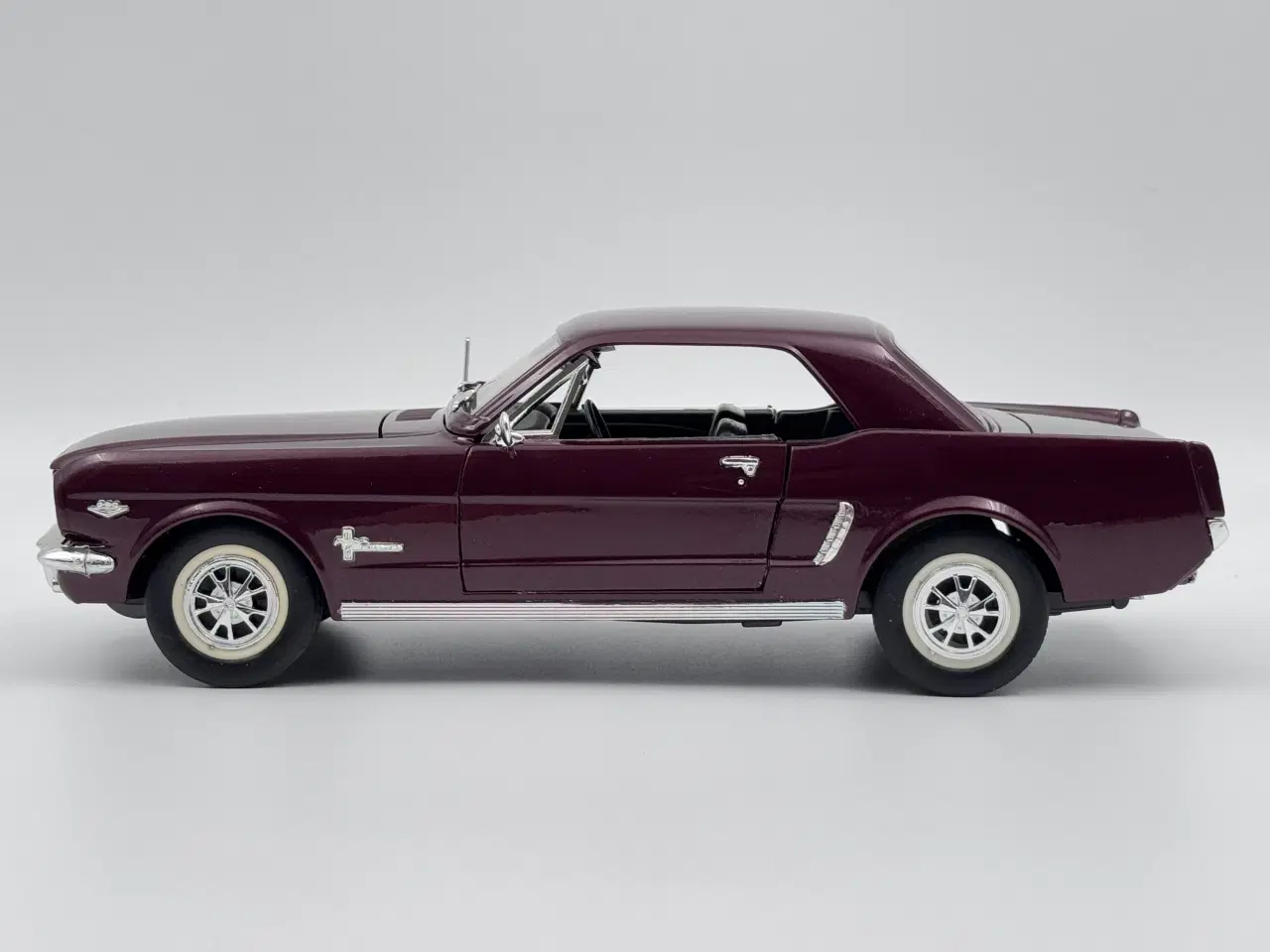 Billede 2 - 1964 Ford Mustang Coupe 1964½ model 1:18