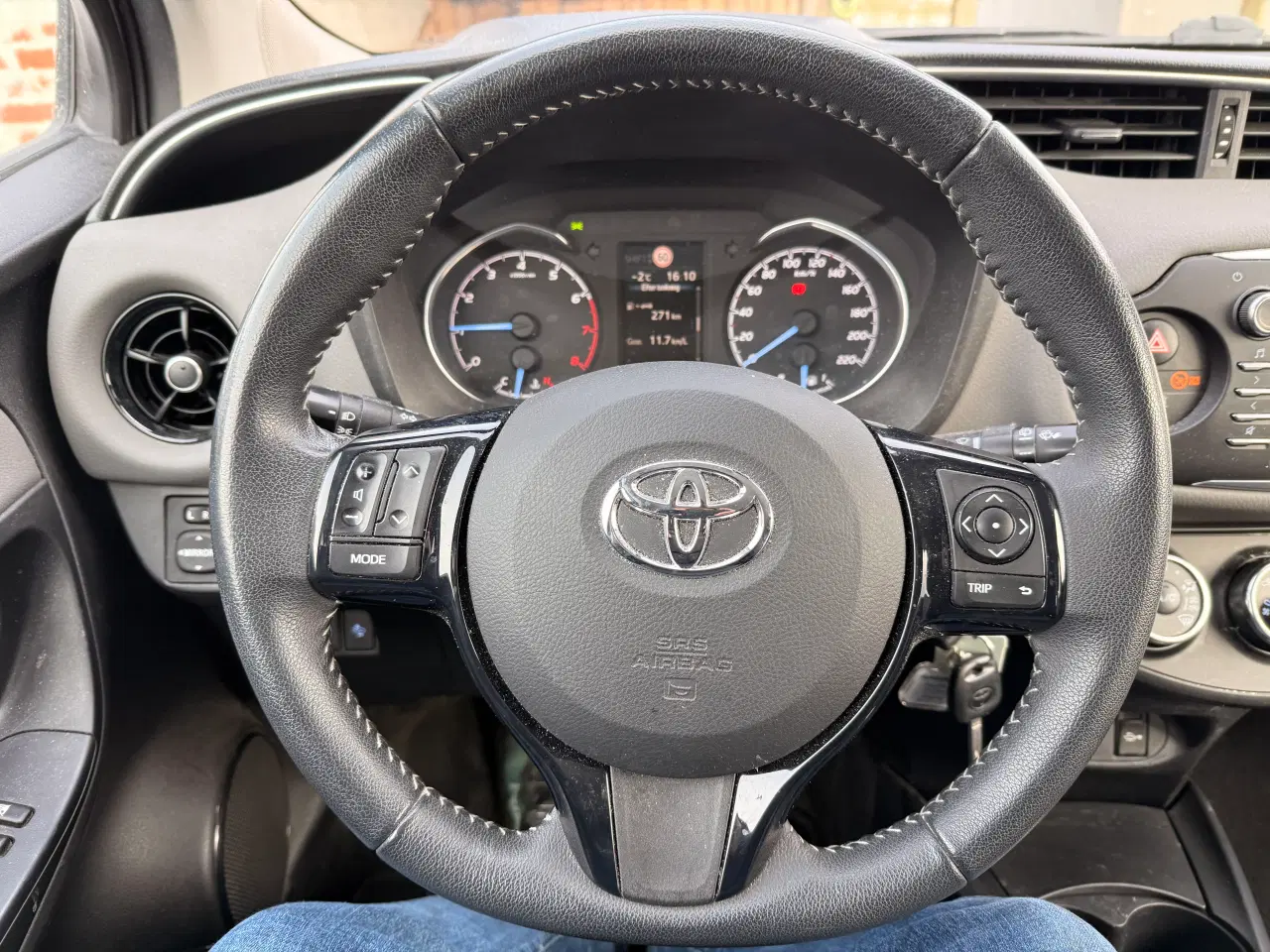 Billede 6 -  ⸻  🚗 Toyota Yaris 1.5 (111 hk) – Nysynet 07/2025