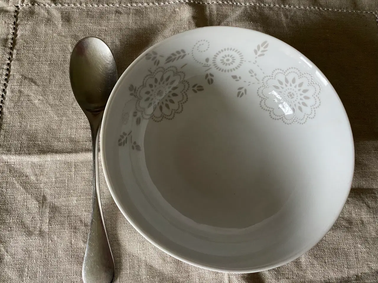 Billede 3 - Spisestel 18 flade tallerkener og 10 dybe