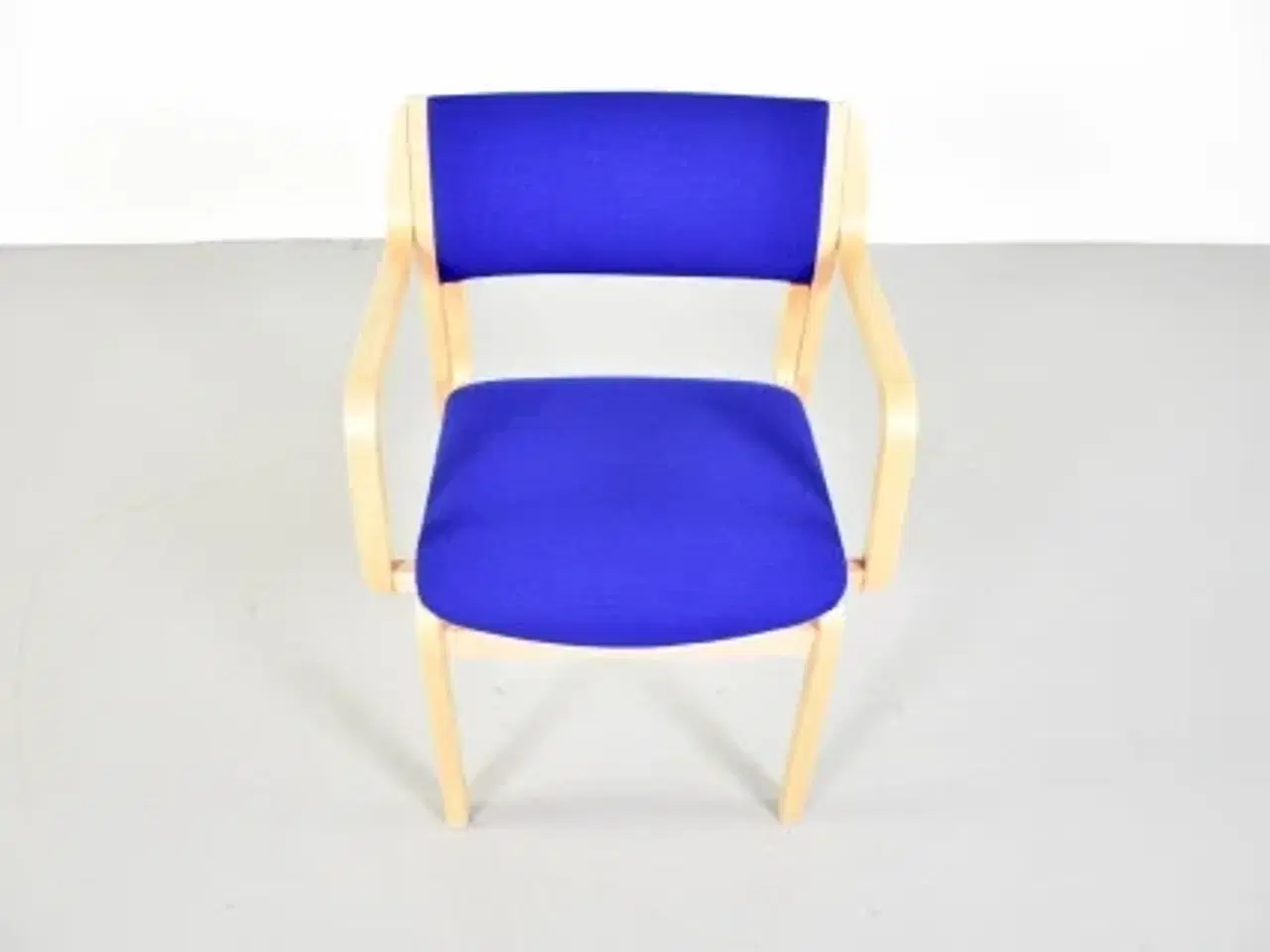 Billede 5 - Farstrup konference-/mødestol i bøg med mørkeblåt polster, med armlæn