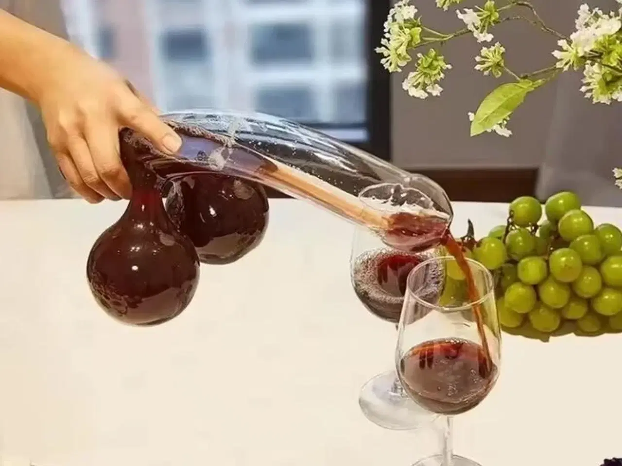 Billede 4 - Håndblæst humoristisk karaffel til vin og whisky