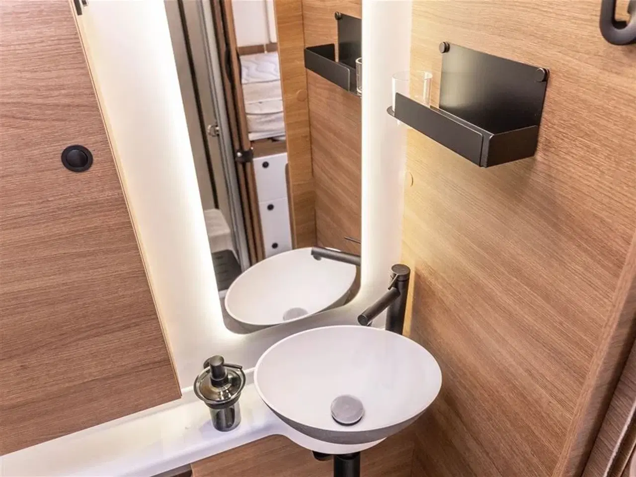 Billede 33 - 2026 - Benimar Mileo 268 Skandinavisk design og komfort året rundt