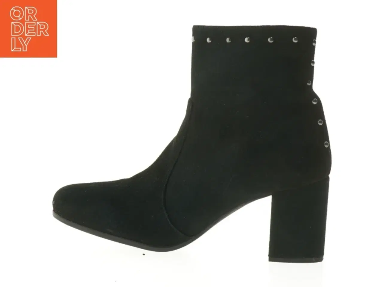 Billede 1 - Sort støvle med nitter fra Unisa (str. 39 )