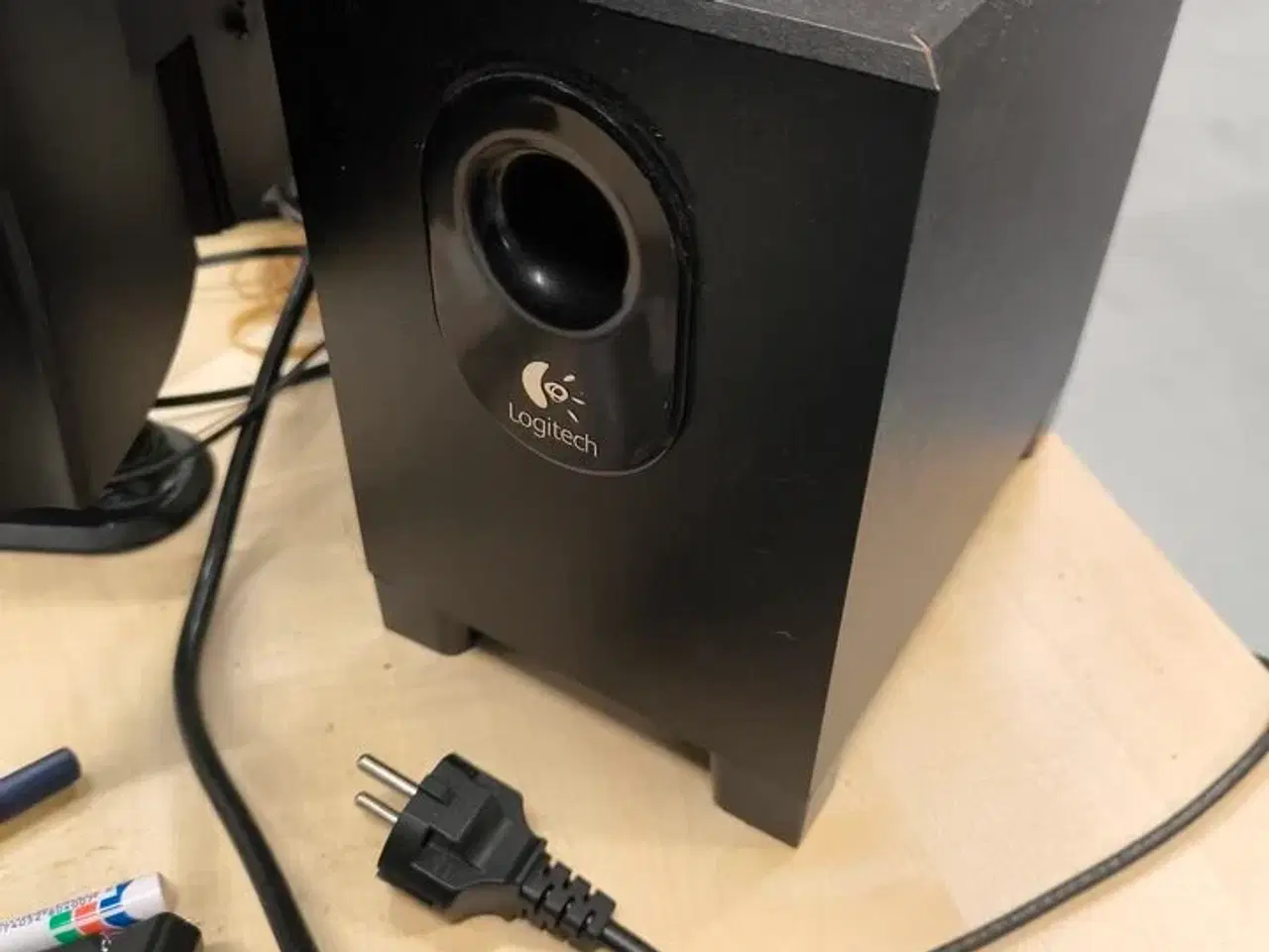 Billede 3 - Skrivebord inkl. indhold