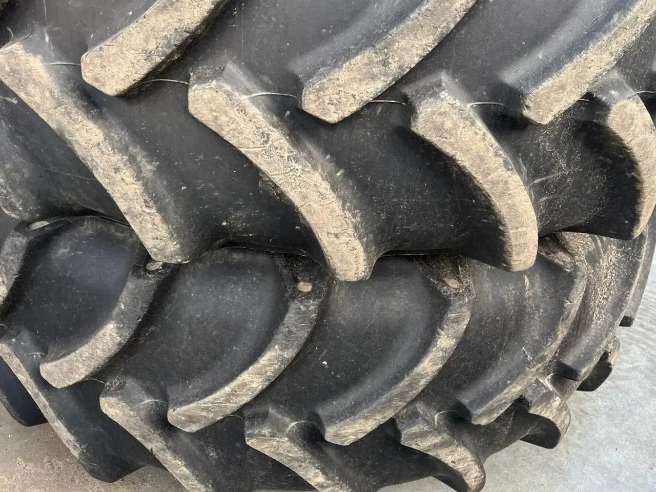 Billede 6 - Tvillingehjul 650/85R42 650/85R42 med ca 80% dæk og 12stk låse. Rigtigt fint sæt tvillinghjul.