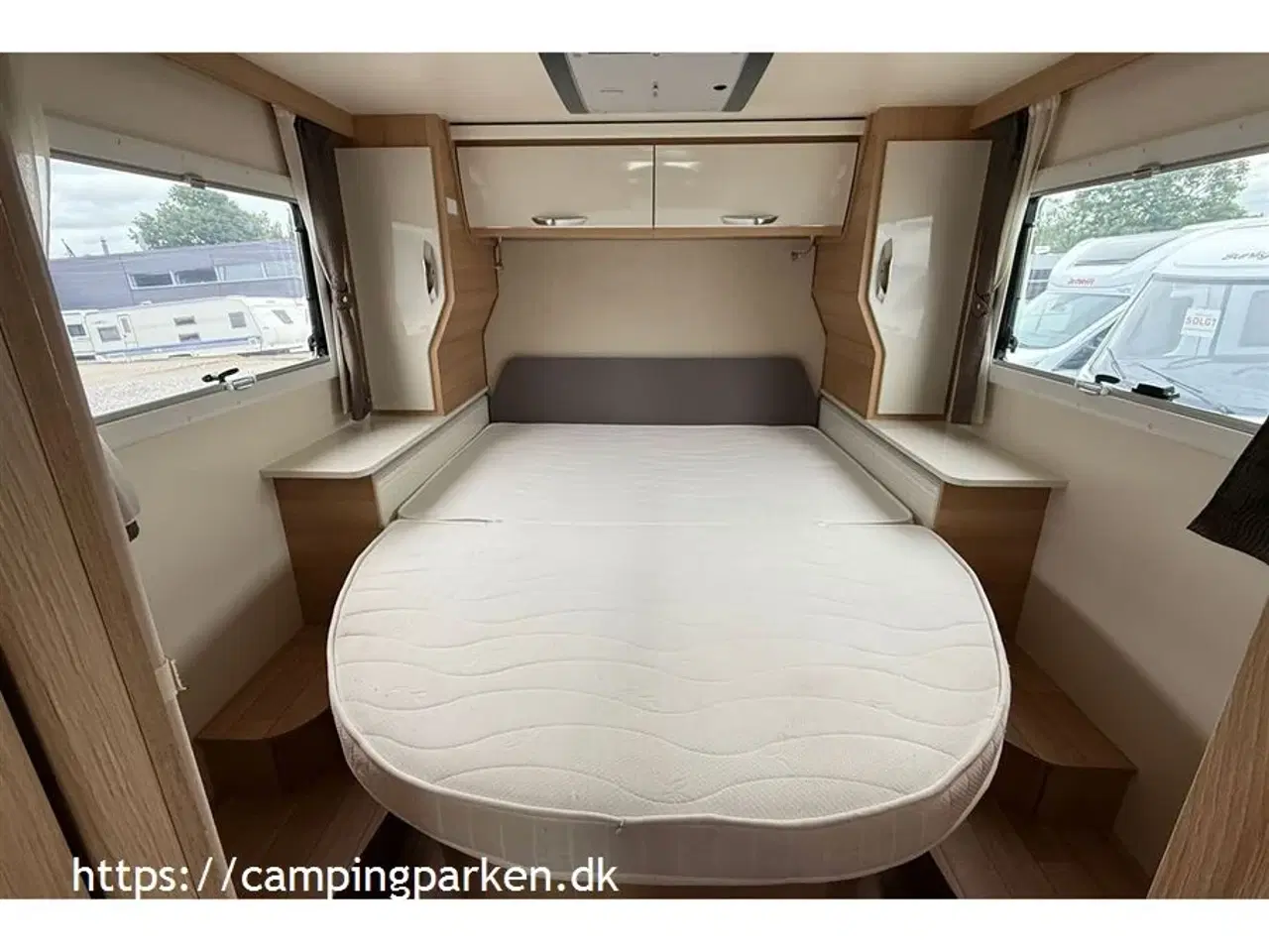 Billede 10 - 2021 - McLouis Mc4 379   Mclouis MC4 med sænkeseng og queensbed i bagenden, rummelig siddegruppe og godt med udstyr
