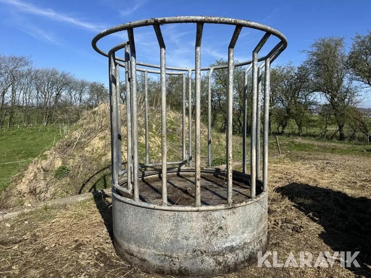 Billede 1 - Rund Foderhæk - brugt til heste