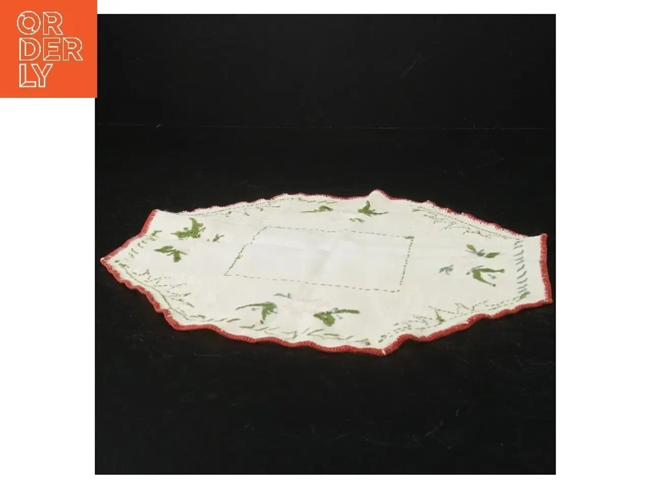 Billede 1 - Broderet lysedug (str. 27 x 27 cm)