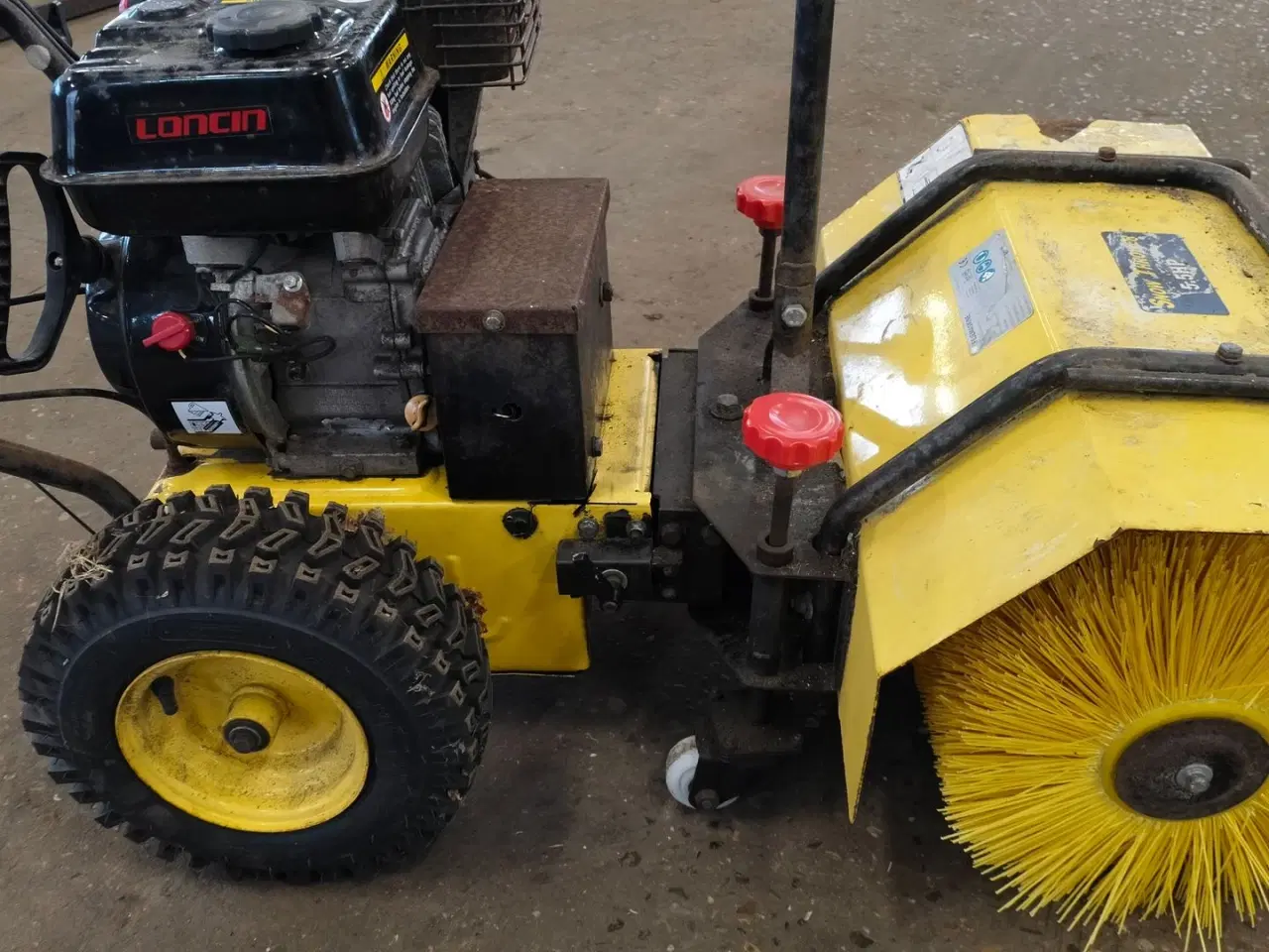 Billede 1 - Loncin Fejemaskine momsfri