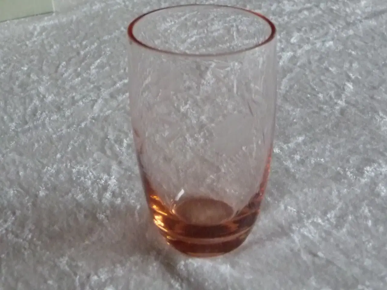 Billede 3 - 1 sart lyserød glas
