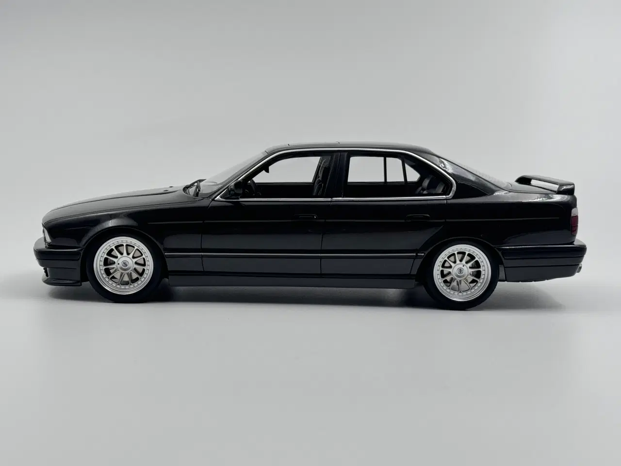 Billede 3 - 1989 BMW M5 Hartge H5 V12 1:18  ( BMW M5 E34 ) 