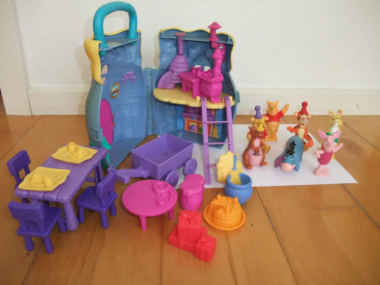 Billede 1 - Peter Plys Hus+Figurer
