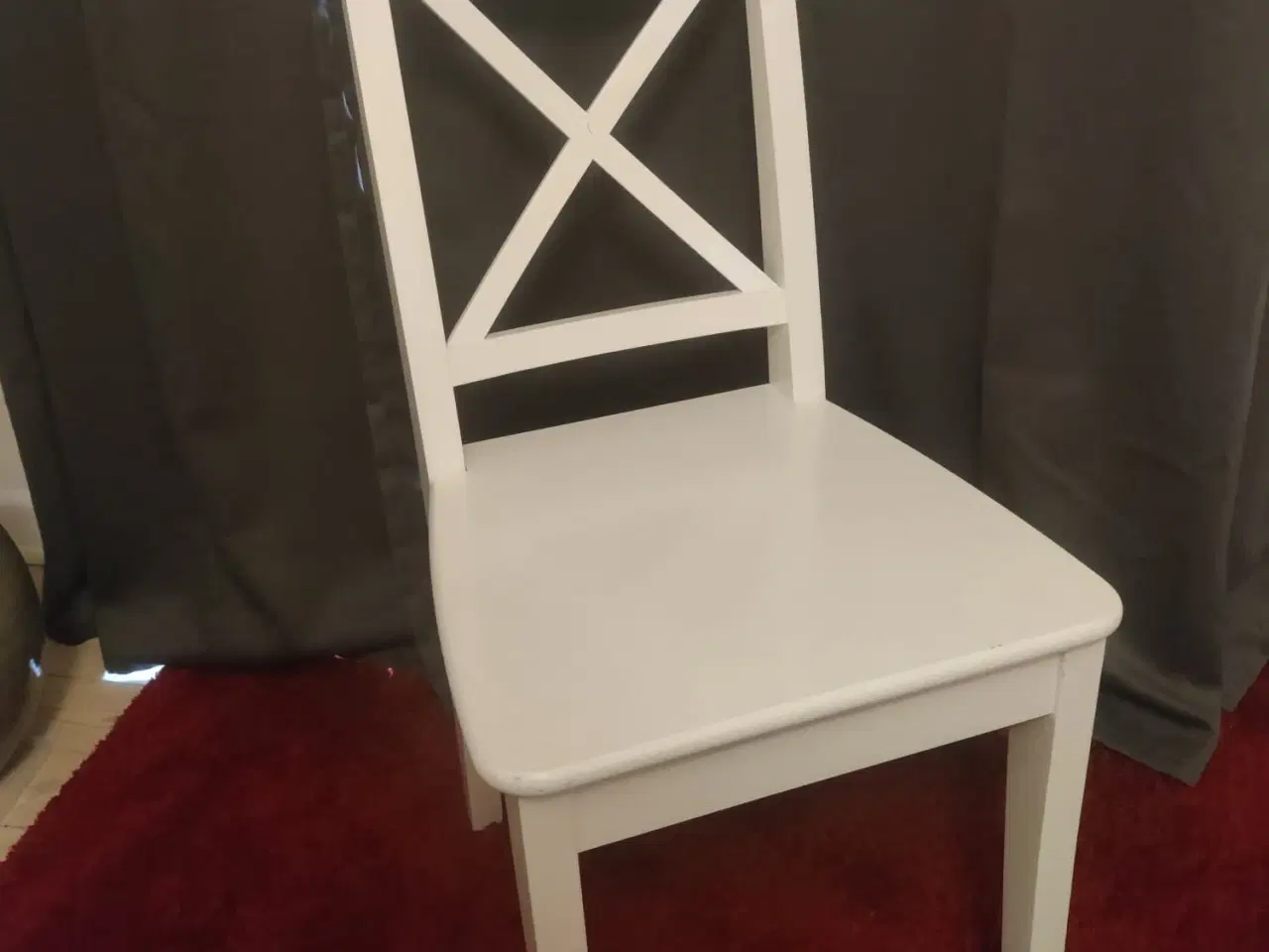 Billede 2 - Rosentorp spisebordsstole i hvid fra IKEA 