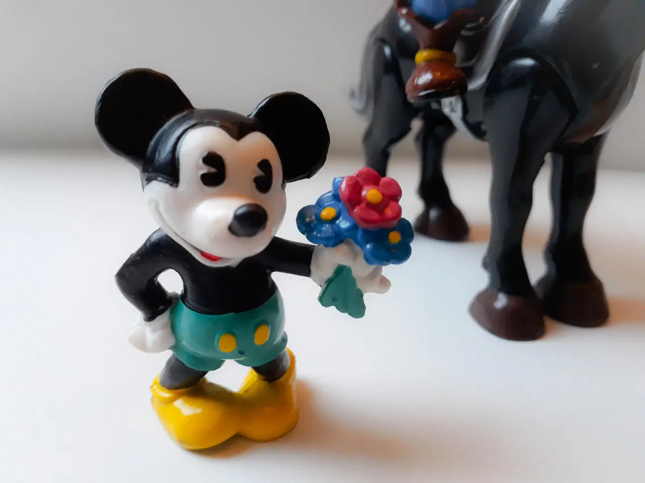 Billede 2 - Mickey Bog og 7 Figurer