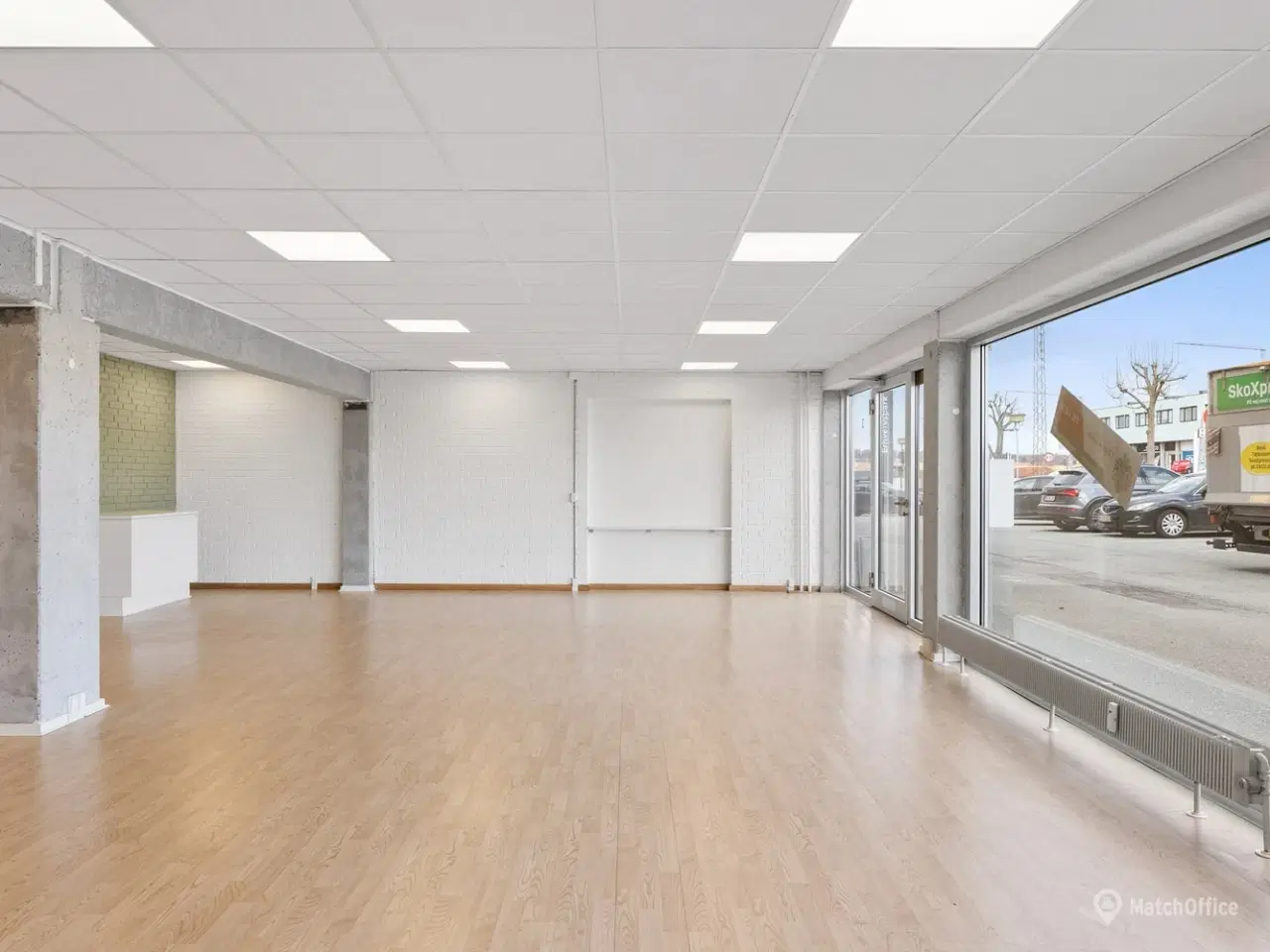 Billede 4 - Showroom med facade mod Viby Ringvej