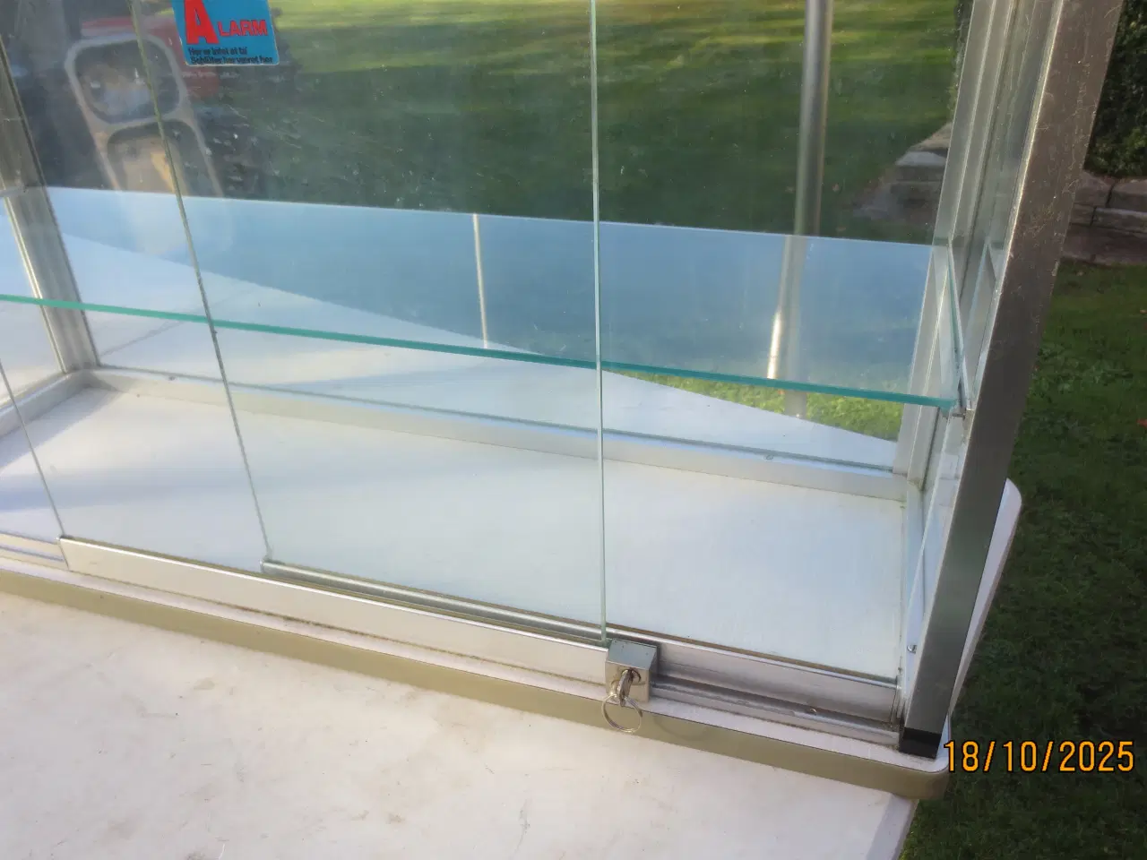 Billede 2 - 1 stk Glas montre med Alu Ramme