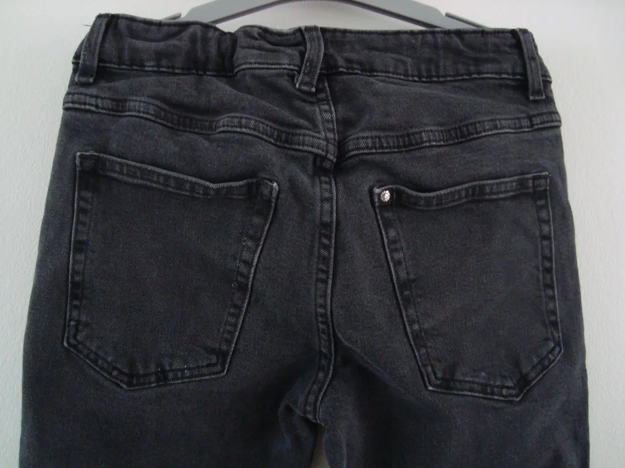 Billede 4 - Jeans - str. 146