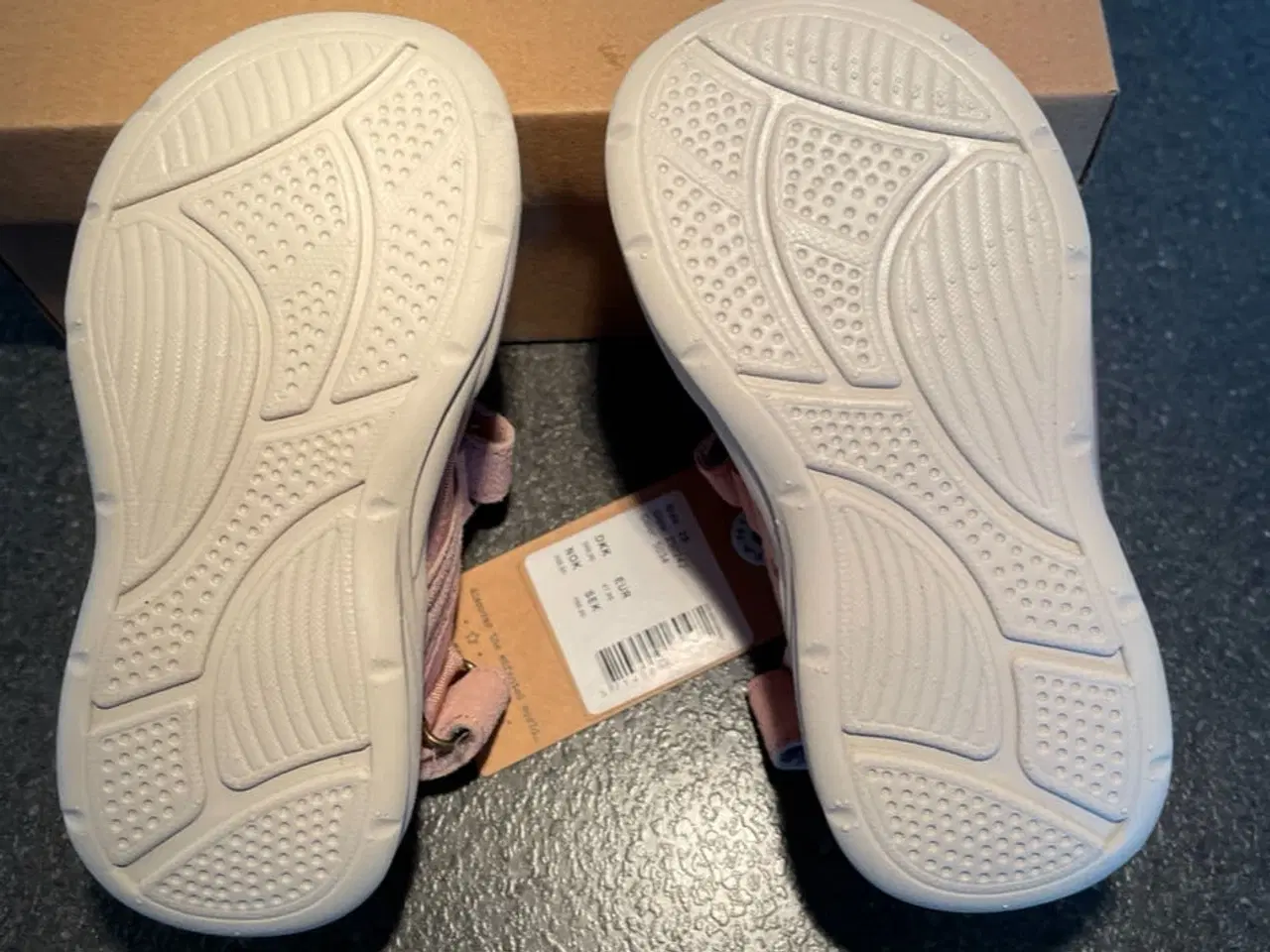 Billede 2 - EnFant Sandaler, Helt Nye, Str: 24. 