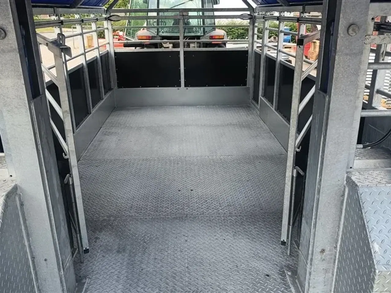 Billede 10 - Jyfa 7 meter, Bred hydraulisk undervogn