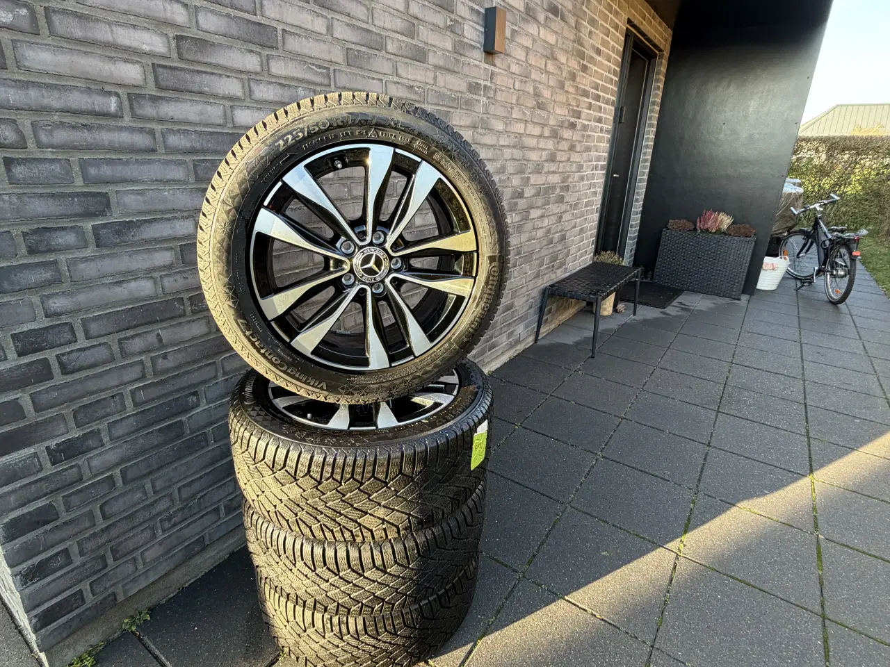 Billede 1 - Mercedes 17 fælge med vinterdæk passer til C/E/CLA