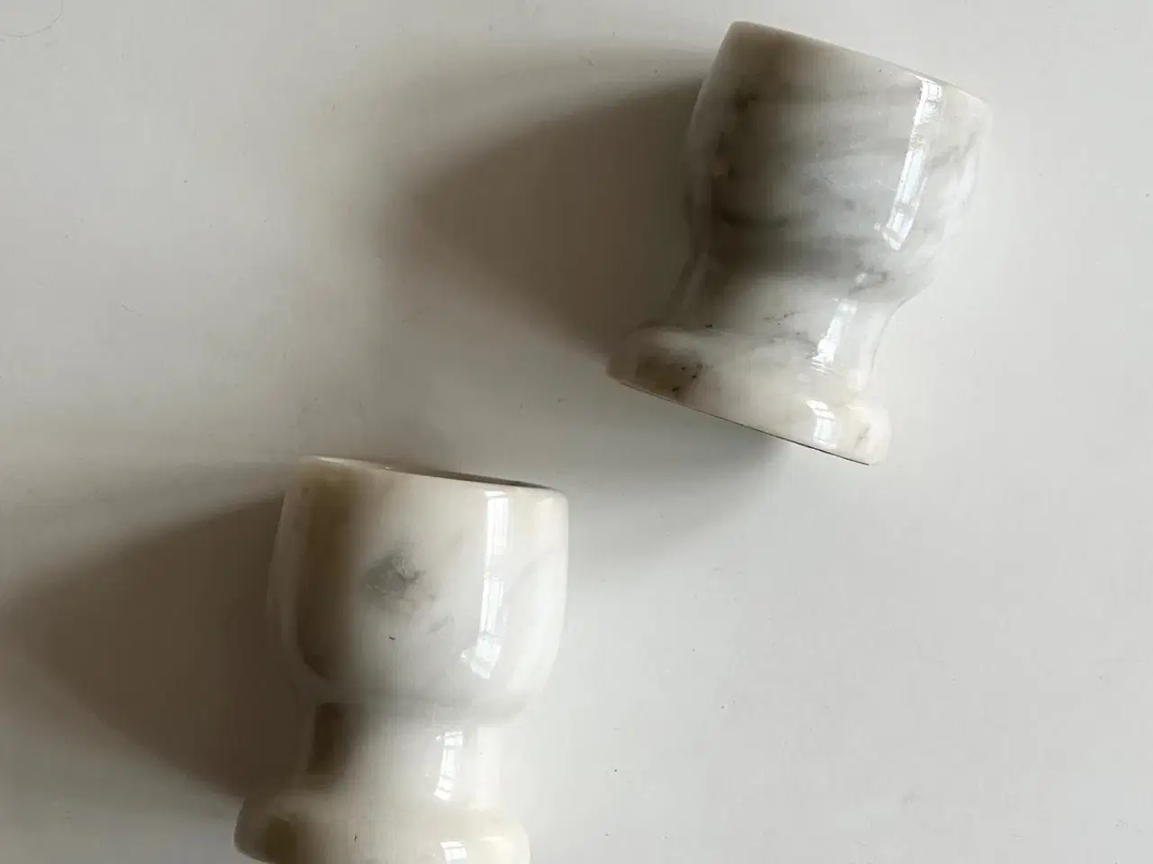 Billede 3 - Marmoræggebægre på fod, 2 stk samlet