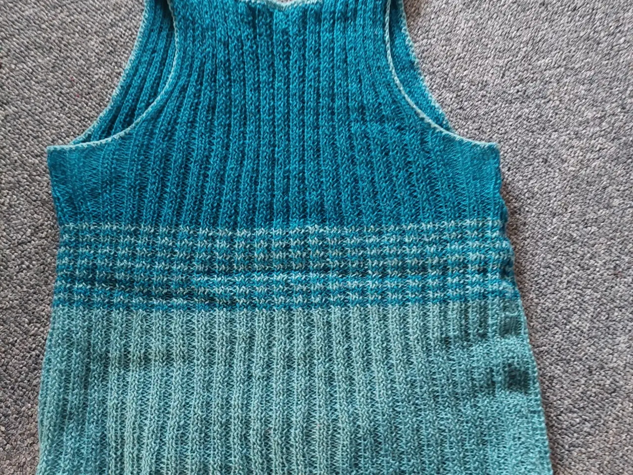 Billede 2 - Vest -  håndstrik