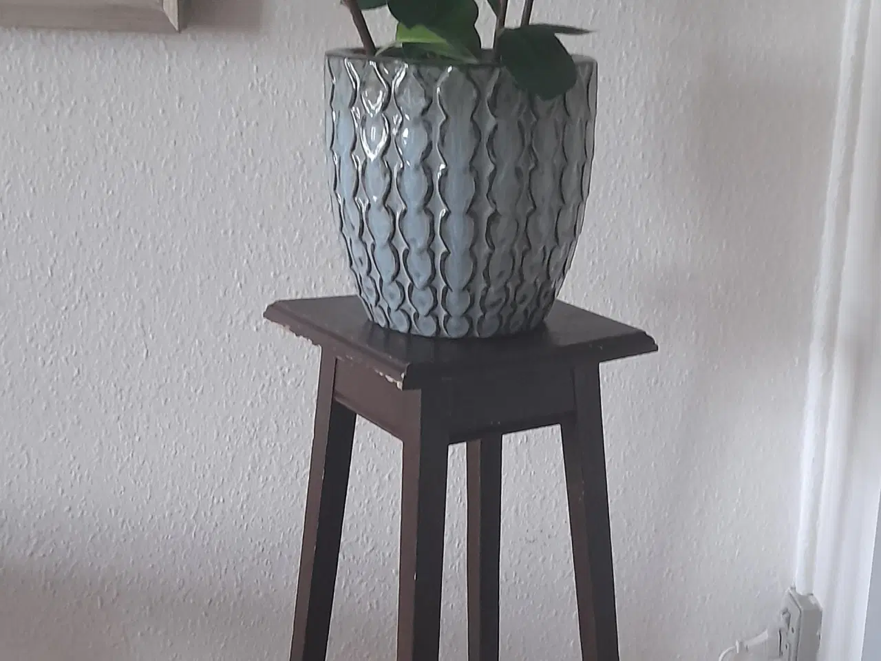 Billede 1 - Piedestal/ lampebord/ blomsterstativ i træ.