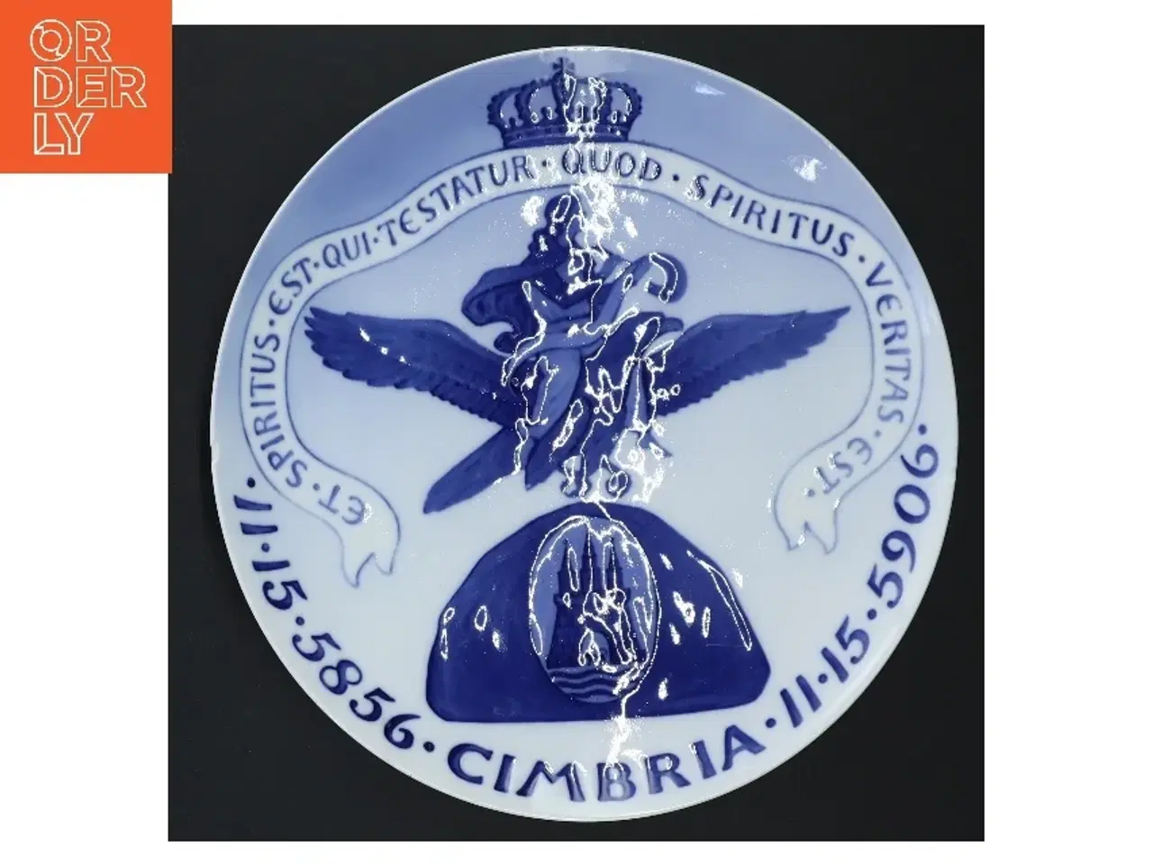 Billede 1 - Porcelænsplatte med blå design fra Royal Copenhagen (str. Ø 22,5 cm)