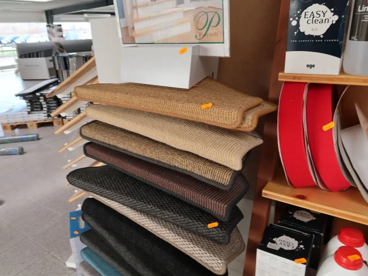 Billede 2 - Stativ med div. Trappetæpper