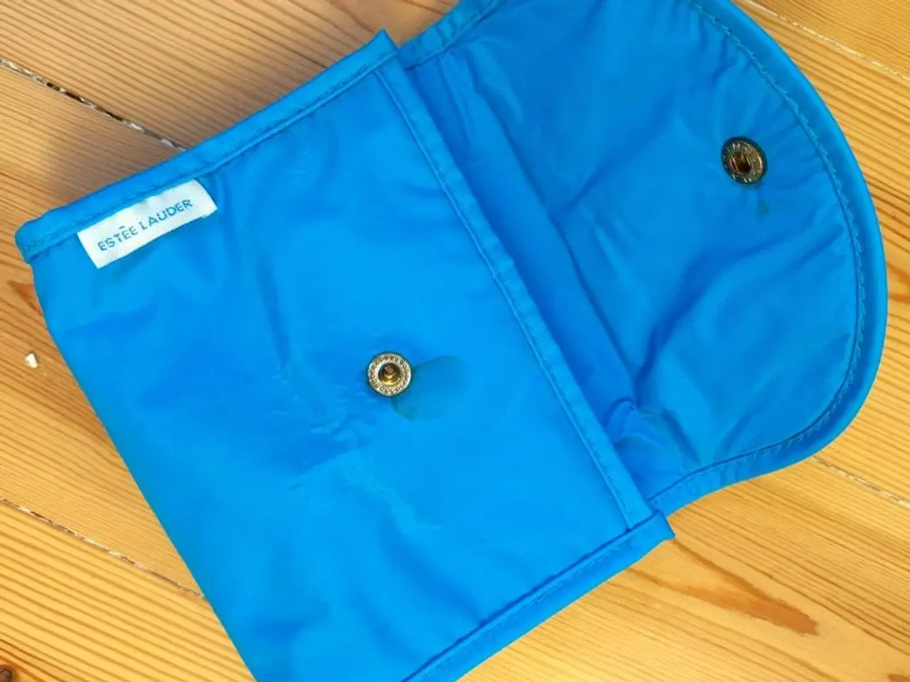 Billede 3 - Toiletpung fra Estée Lauder