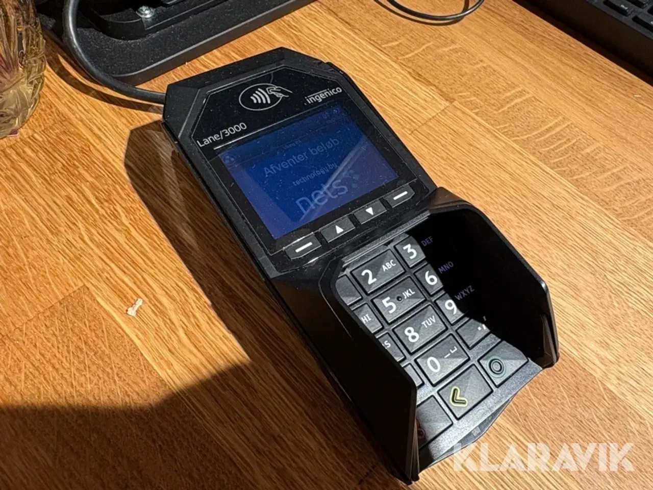 Billede 8 - Butiksinventat - kasseapparat, disk og indskudsborde