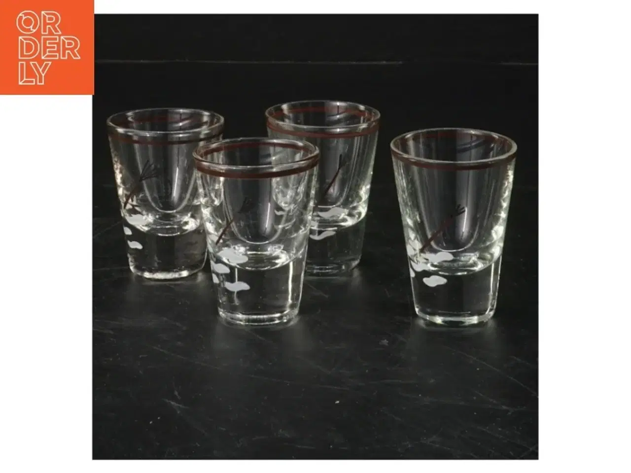 Billede 1 - Sæt med 4 glas (str. 4 styk. ø. 4,5 cm. længde, 6 cm)