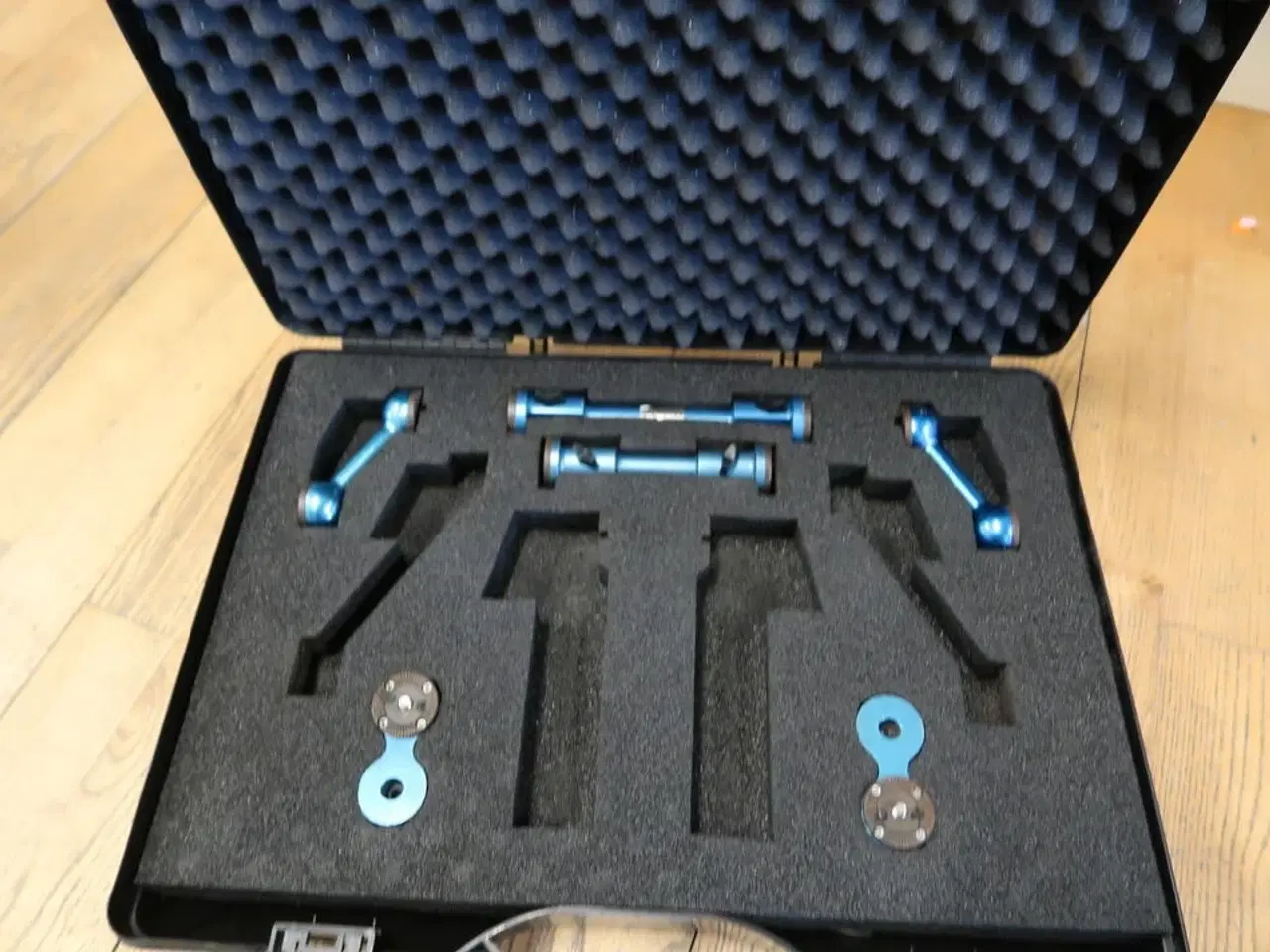 Billede 1 - Transportkasse med blue handles